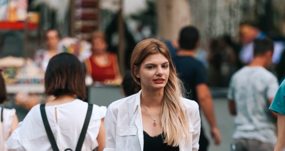 Crop top ili grudnjak? Mlada Zagrepčanka plijenila pažnju hrabrim stajlingom